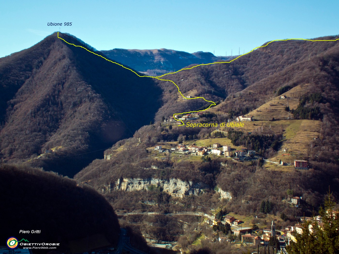 02 Salita da Sopracorna di Ubiale al Monte Ubione (a sx) e Corna Marcia  (a dx).jpg